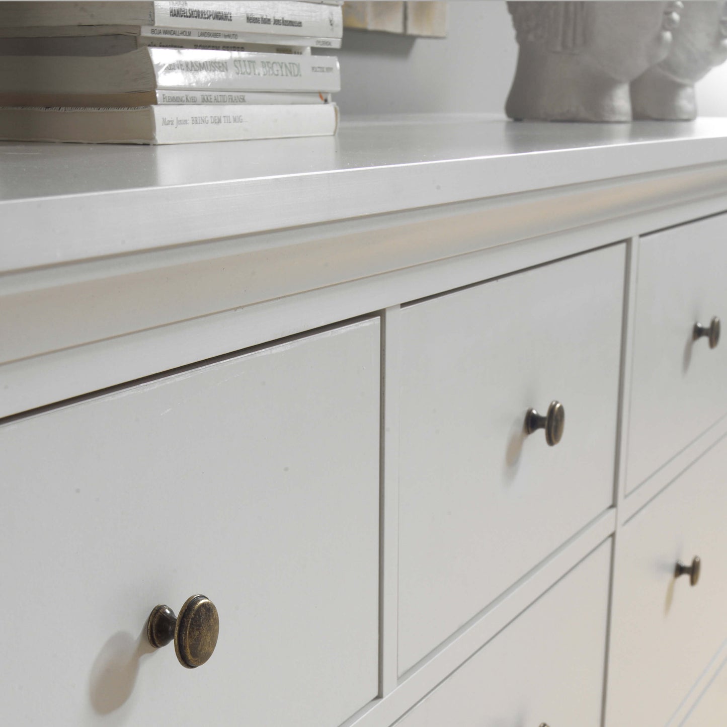 Paris Chest of 8 Drawers in White ModelBedroom